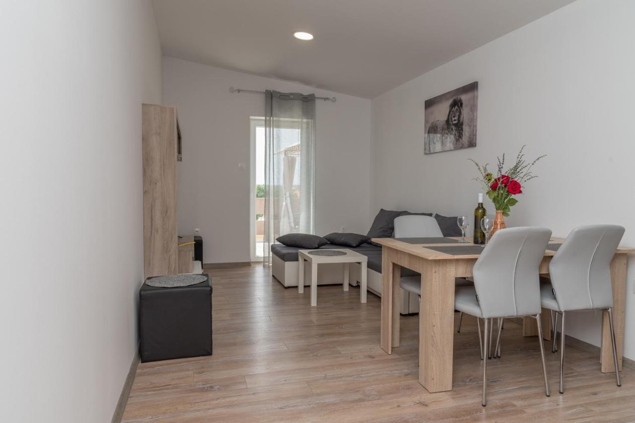 Apartmani Krzak نين المظهر الخارجي الصورة
