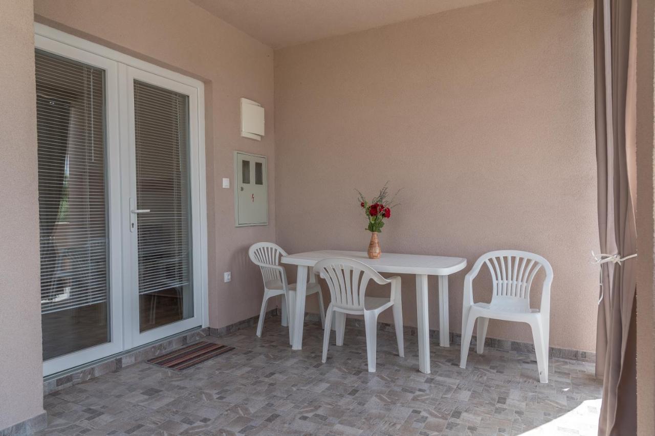 Apartmani Krzak نين المظهر الخارجي الصورة