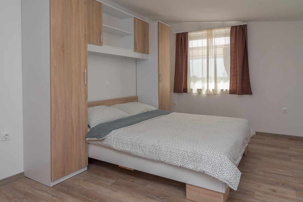 Apartmani Krzak نين المظهر الخارجي الصورة