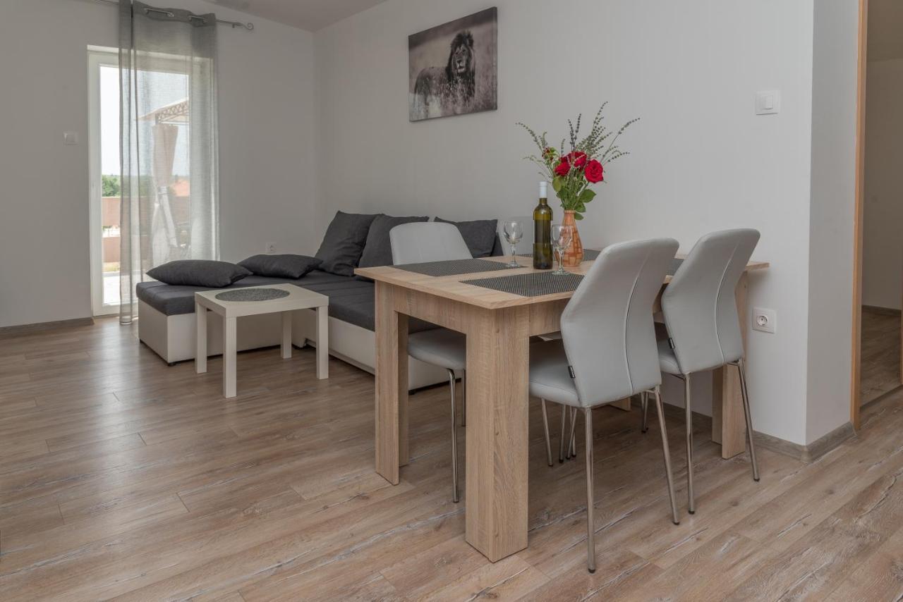 Apartmani Krzak نين المظهر الخارجي الصورة