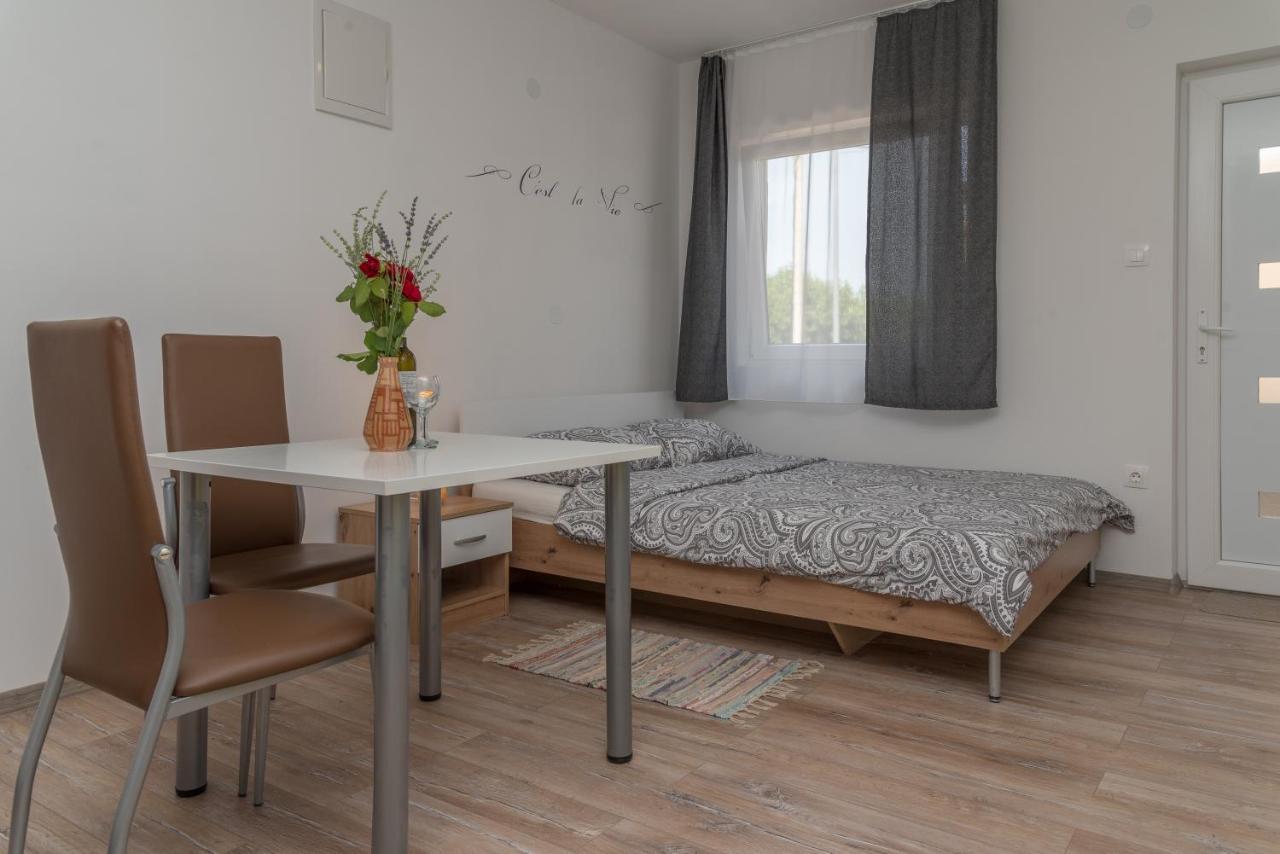 Apartmani Krzak نين المظهر الخارجي الصورة