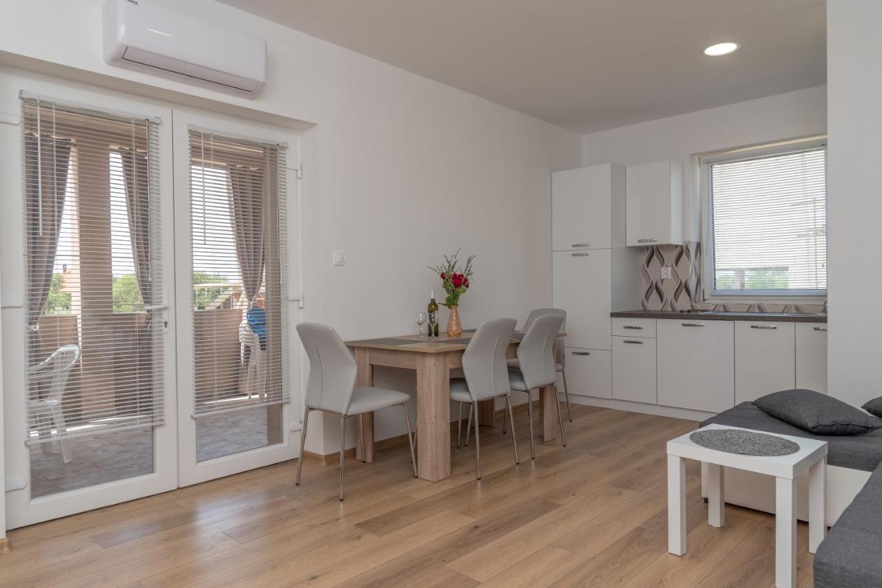 Apartmani Krzak نين المظهر الخارجي الصورة